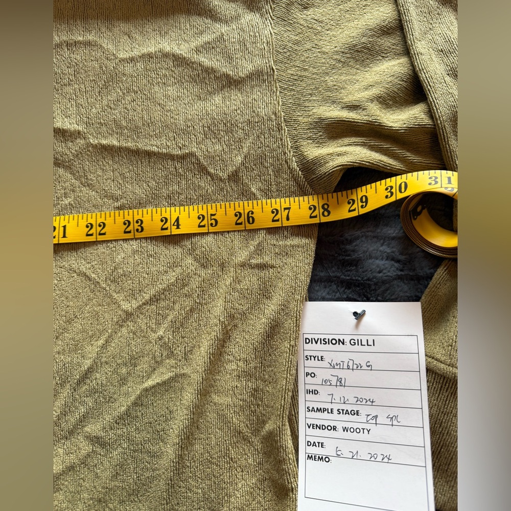 Oversized Gilli Collared L/S Textured Sample Top - Picture 5 of 8